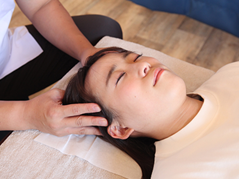 ヘッドマッサージ施術風景